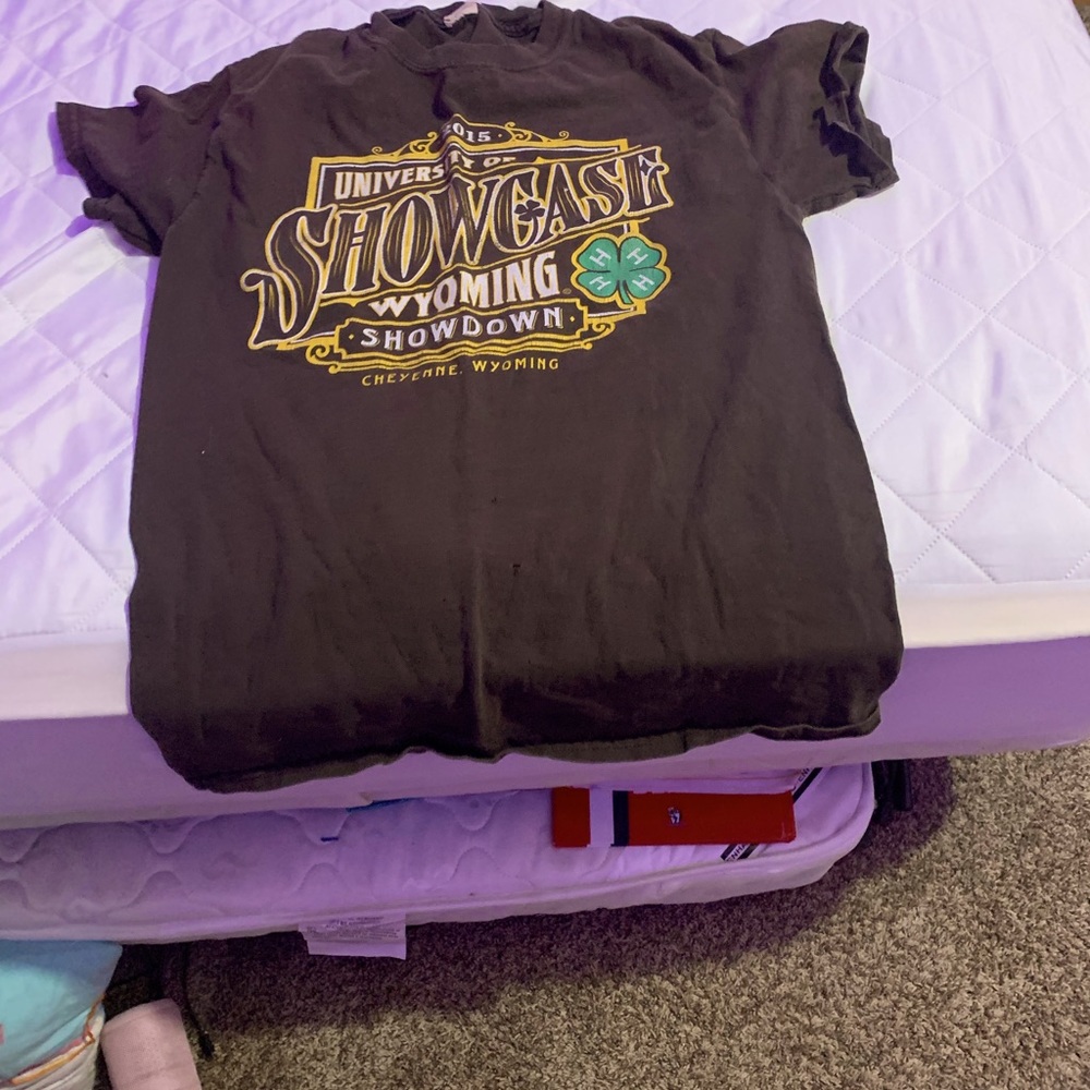 Brown graphic T-shirt.
